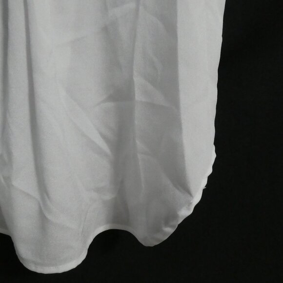 SEDUCTIONS | medium | Elegant White V-Neck Strappy Top - Picture 9 of 15